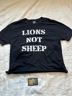 LIONS NOT SHEEP Graphic Tee & patch